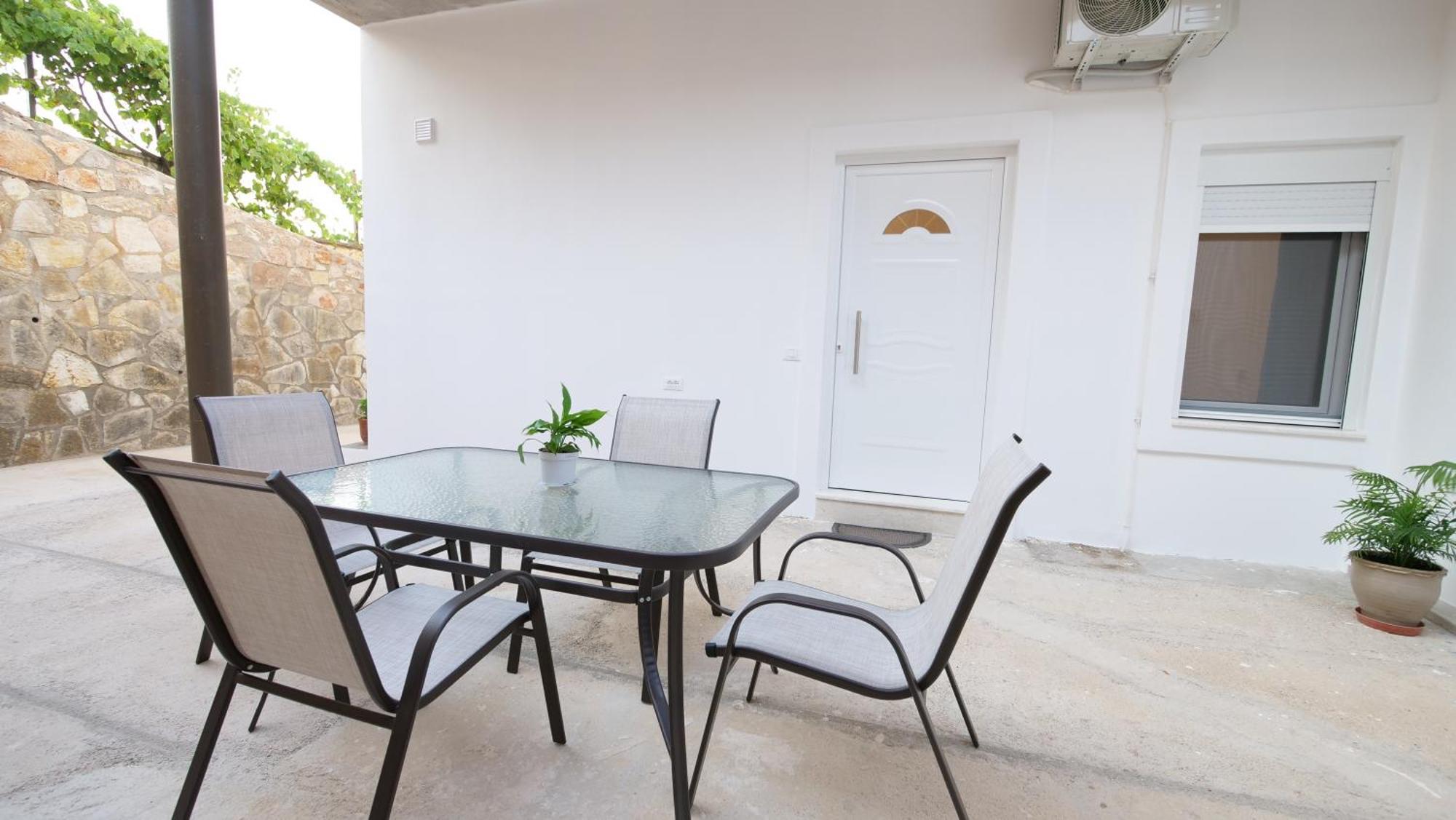 Blue Mare Apartments Sarande Exterior photo