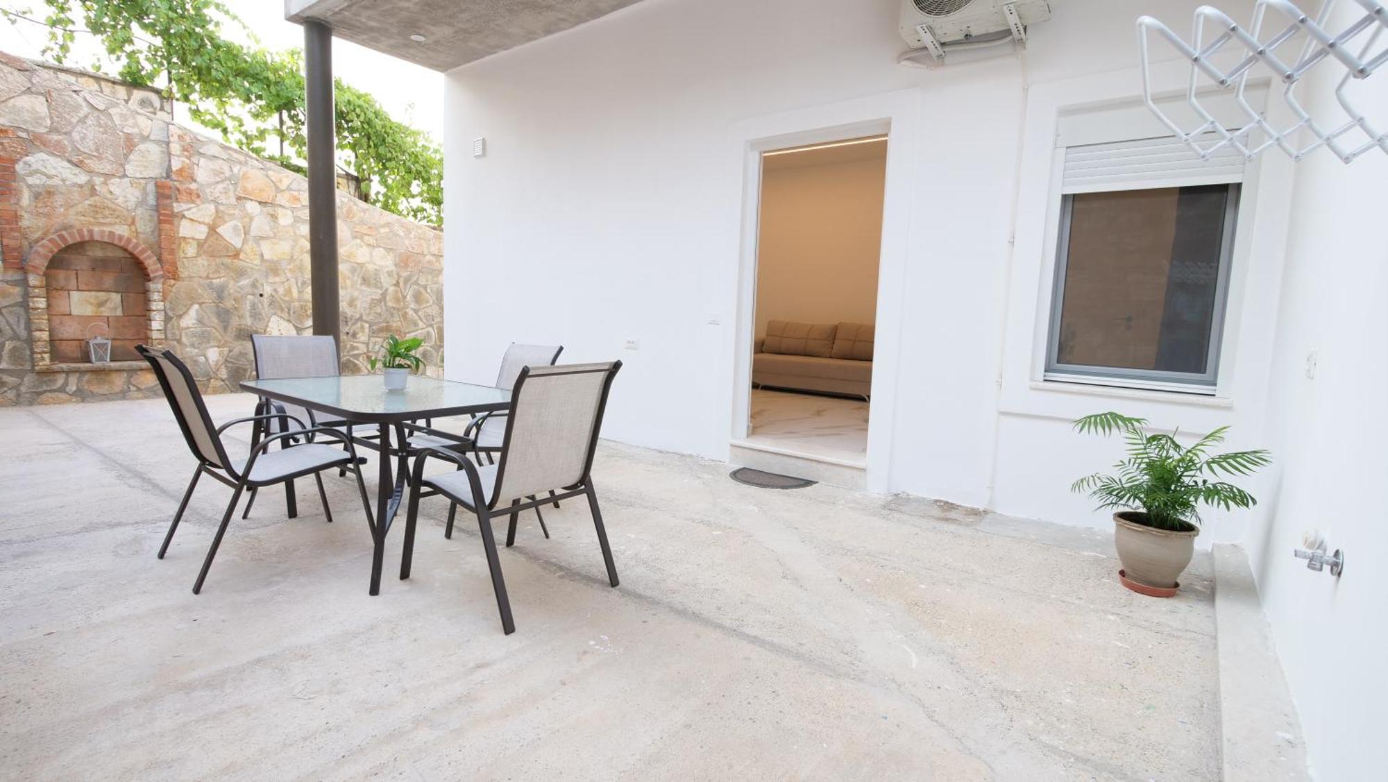 Blue Mare Apartments Sarande Exterior photo