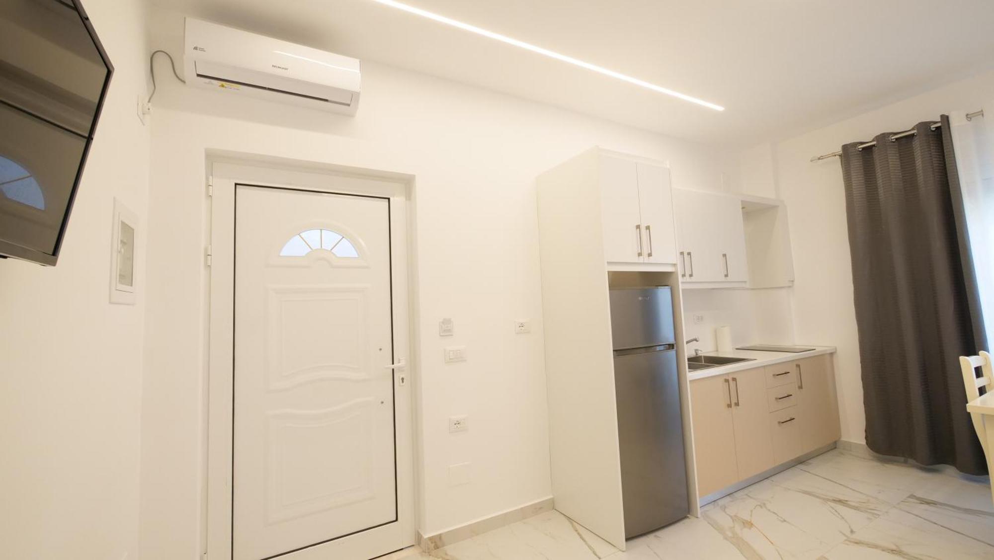 Blue Mare Apartments Sarande Exterior photo