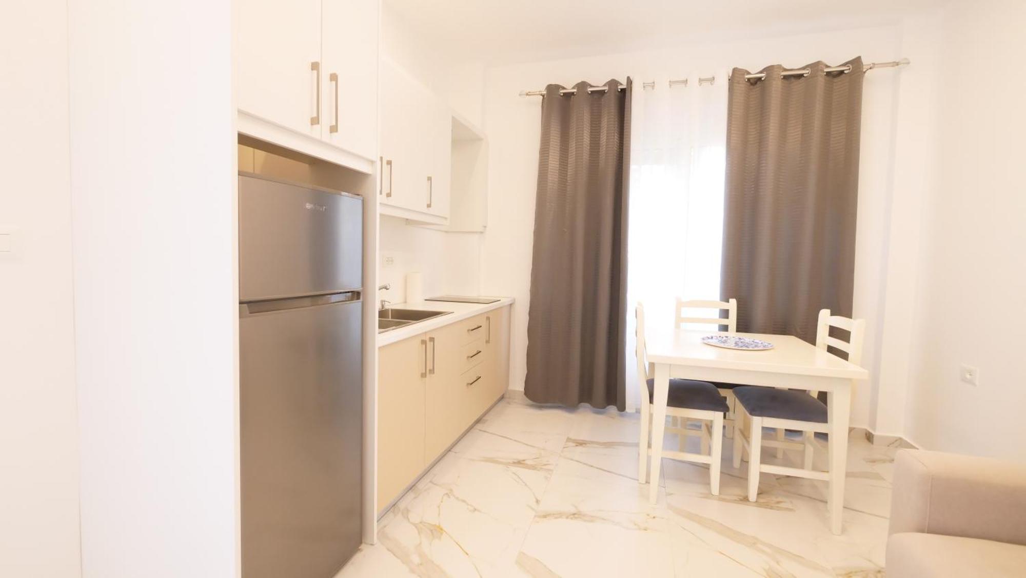 Blue Mare Apartments Sarande Exterior photo