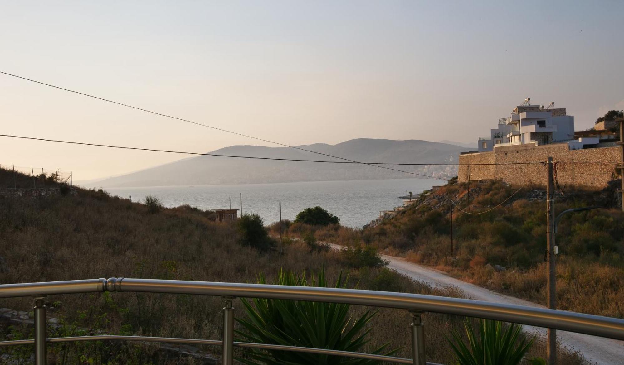 Blue Mare Apartments Sarande Exterior photo