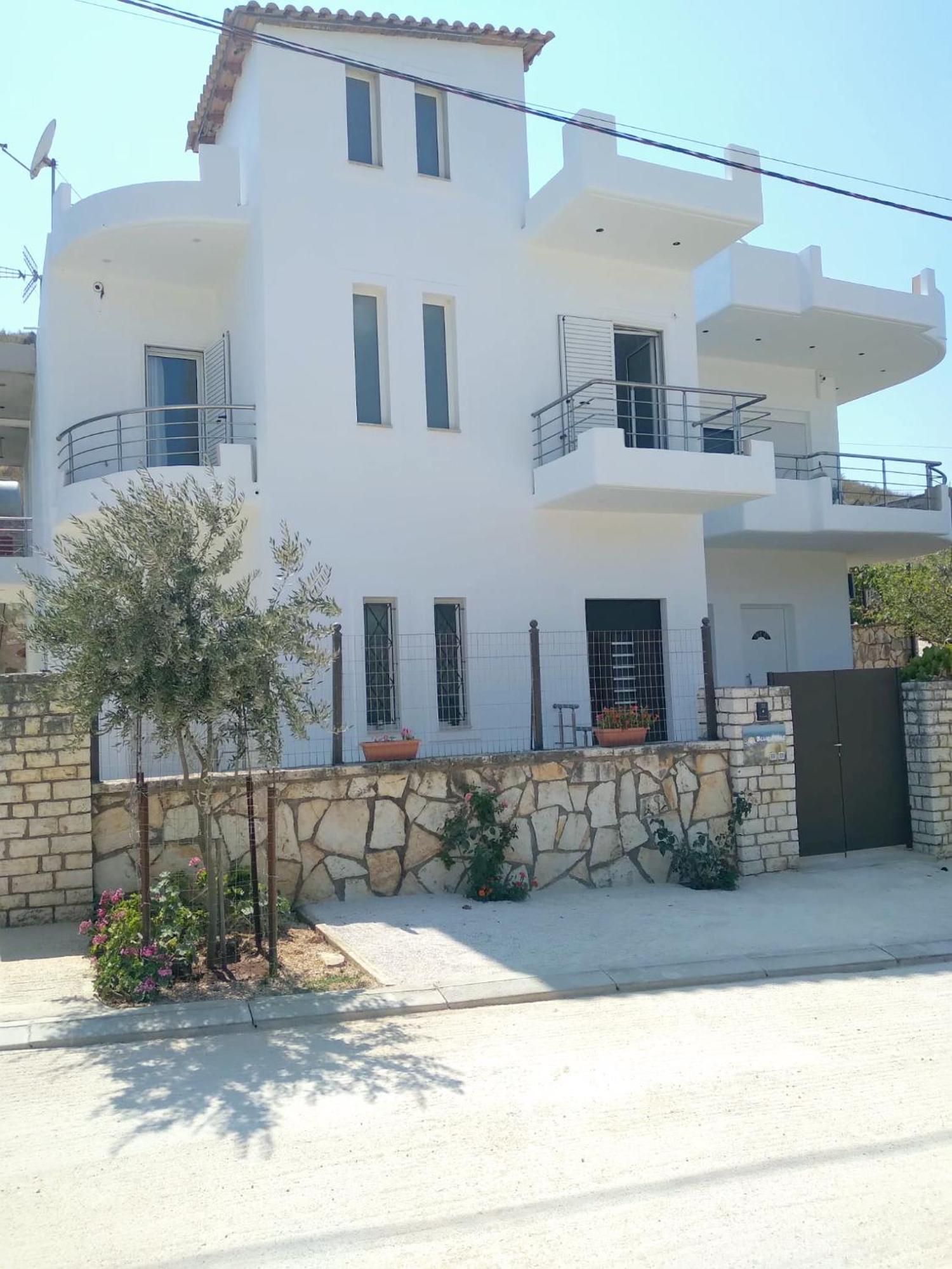 Blue Mare Apartments Sarande Exterior photo