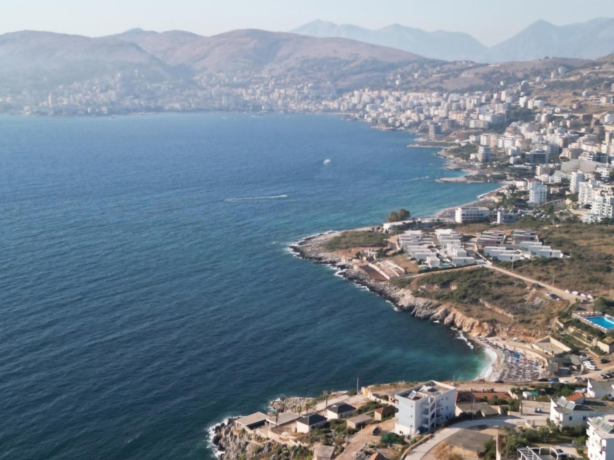 Blue Mare Apartments Sarande Exterior photo