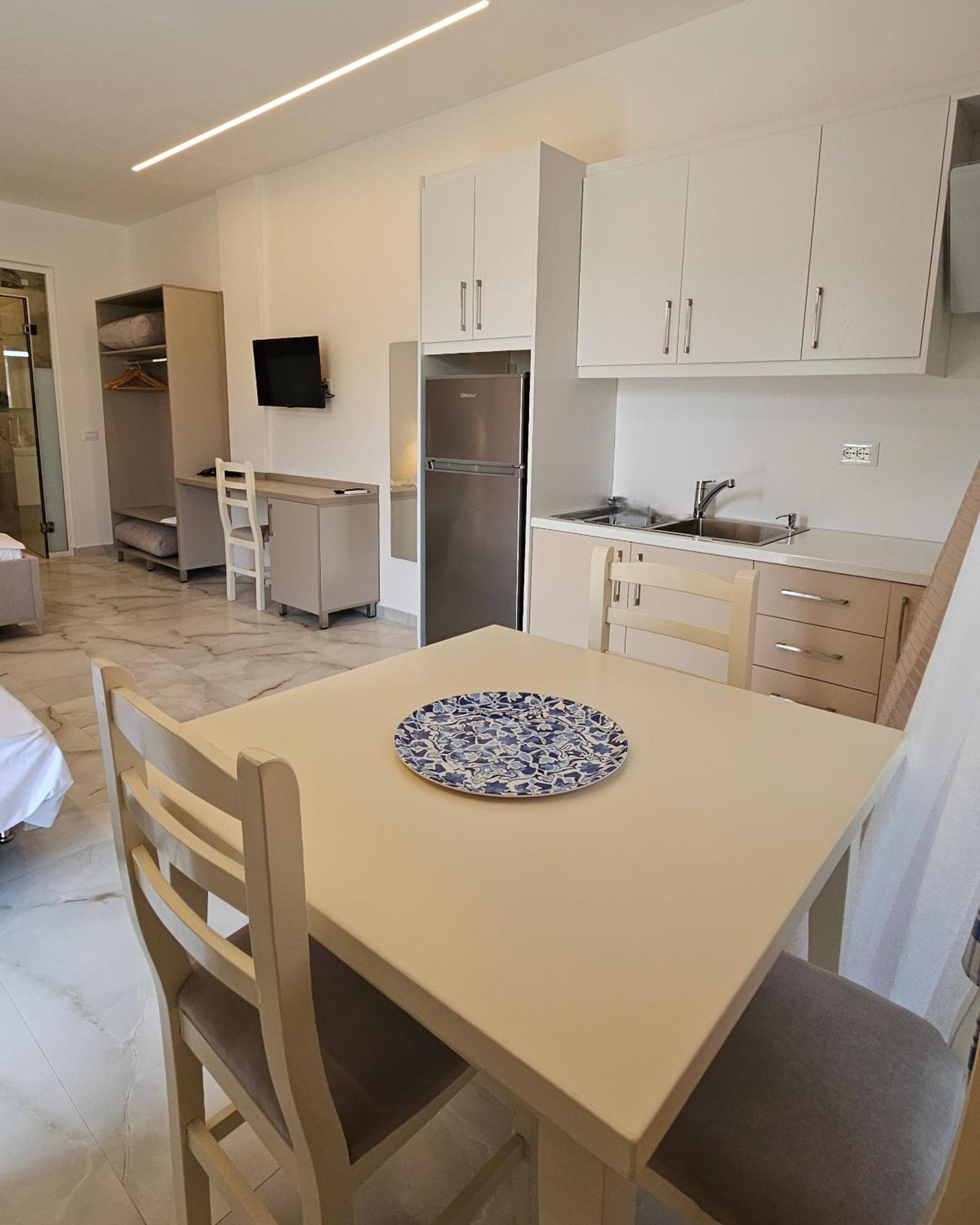 Blue Mare Apartments Sarande Exterior photo