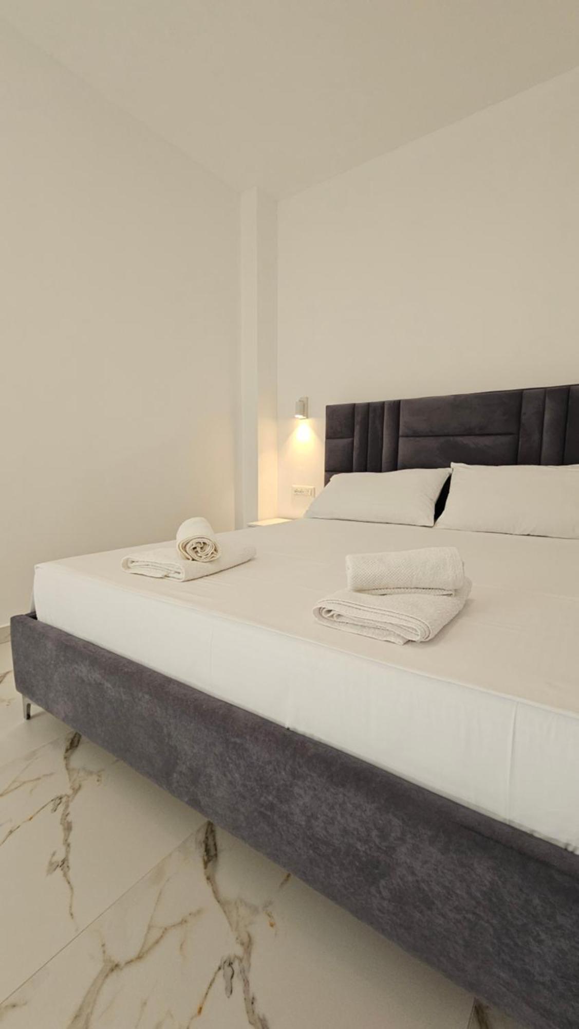 Blue Mare Apartments Sarande Exterior photo